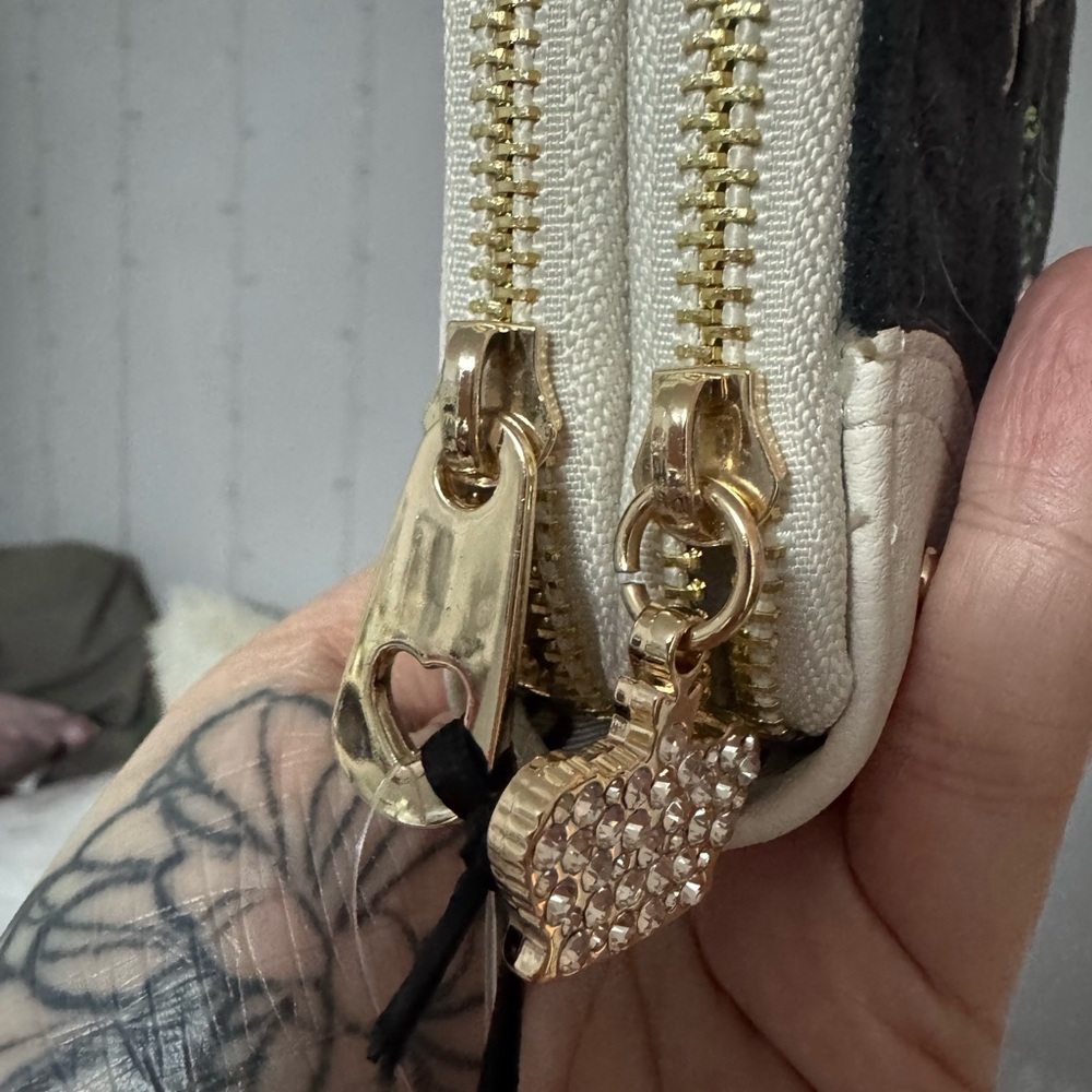 Juicy Couture Royal Embellished Black & Cream Wallet NWT - Picture 3 of 7
